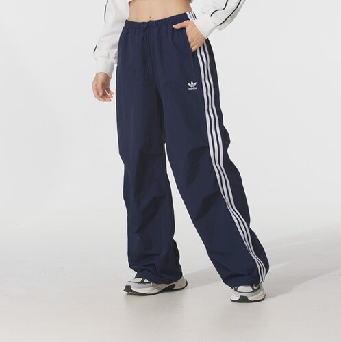 阿迪达斯adidas三叶草降落伞兵长裤2025夏女子速干运动裤KF9614