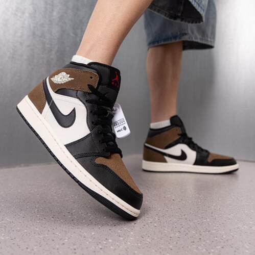 NIKE耐克男Air Jordan 1AJ1黑白棕中帮板鞋运动篮球鞋DQ8426-007
