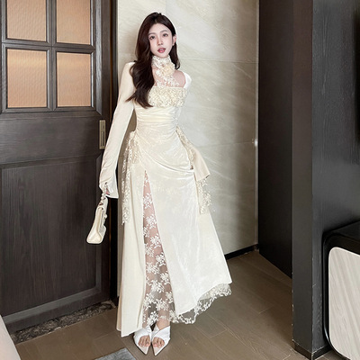 2025春季法式方领蕾丝拼接长袖连衣裙性感优雅复古层次修身长裙女