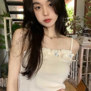 奶呼呼蕾丝花边绝美精致独特设计感吊带背心女夏季带胸垫无袖上衣