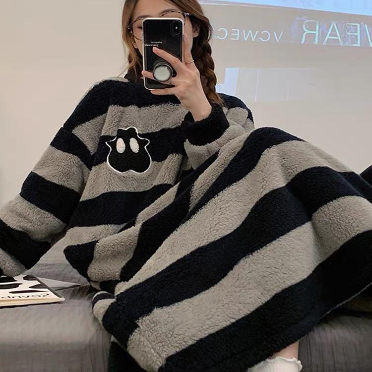 条纹珊瑚绒睡裙女冬季加绒加厚孕妇宽松长款毛绒加大码睡衣可外穿