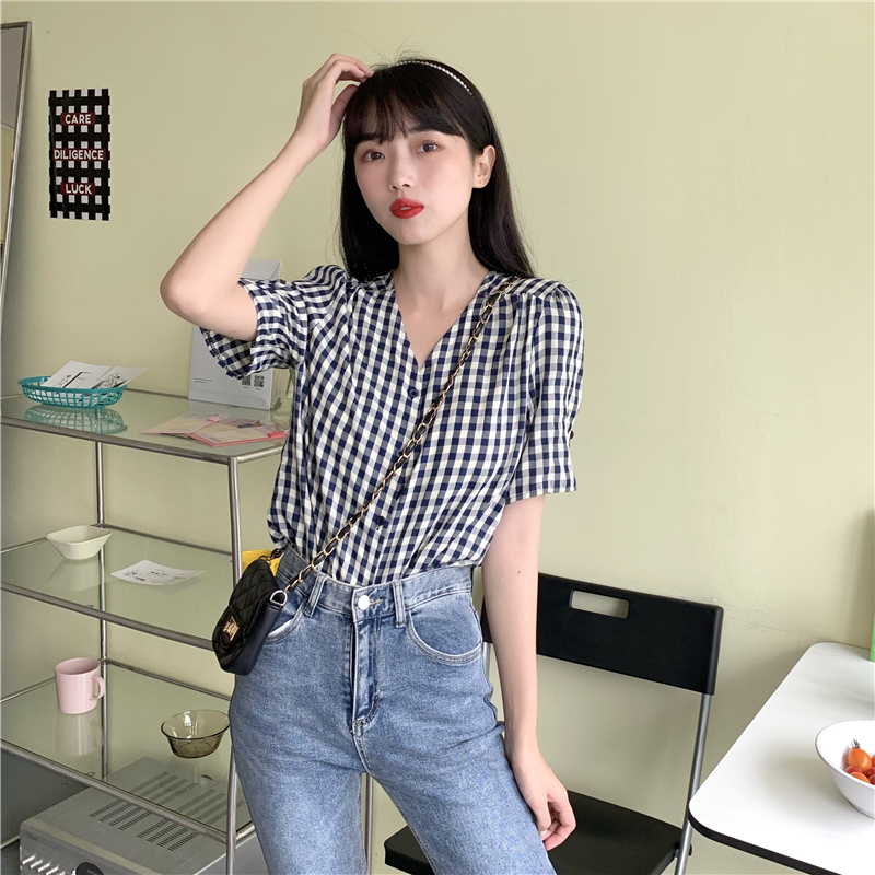 A new summer fashion plaid shirt for women