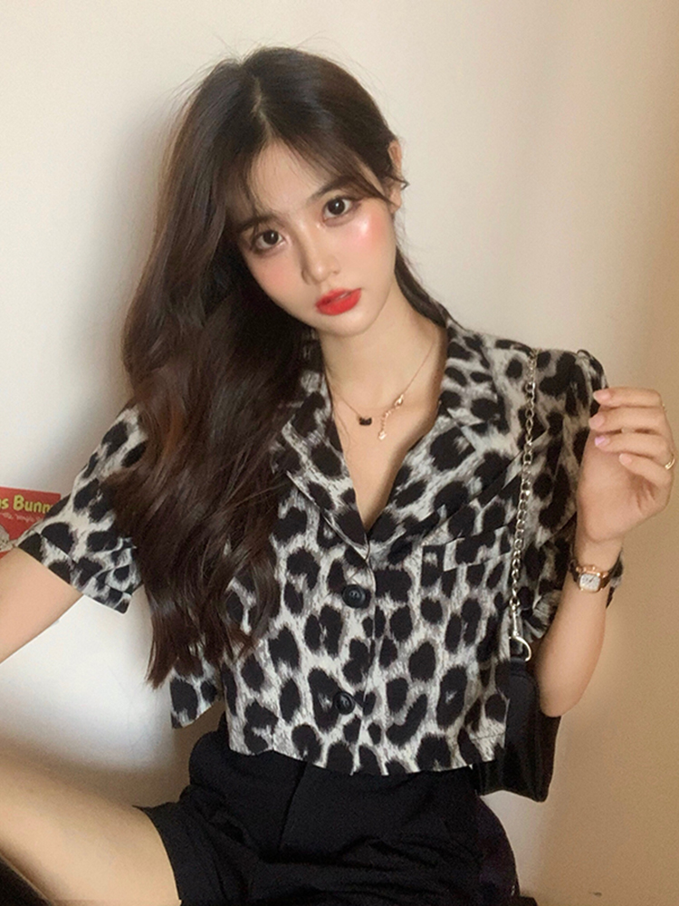 Official picture short Leopard Print Top New Women's design sense small suit clavicle careful machine ancient short shirt