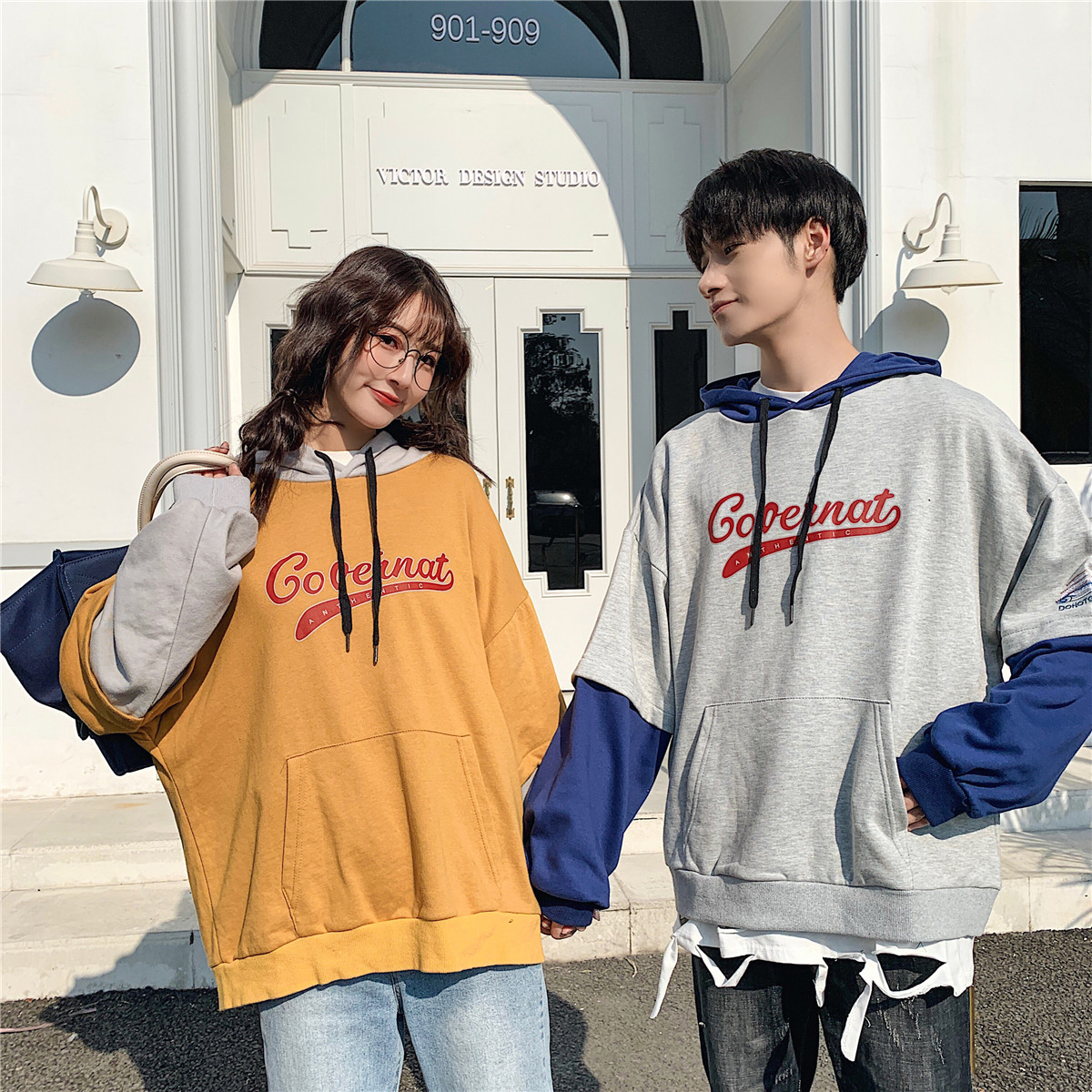 Real shooting of two students' Hong Kong Style hooded letter long sleeve sweater in autumn