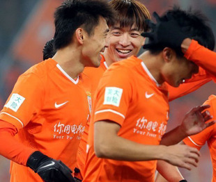 2015年中超联赛山东鲁能球衣广告号码臂章亚冠