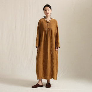 【以之】设计师品牌原创小立领复古亚麻大版蝴蝶刺绣盘扣捏皱袍子