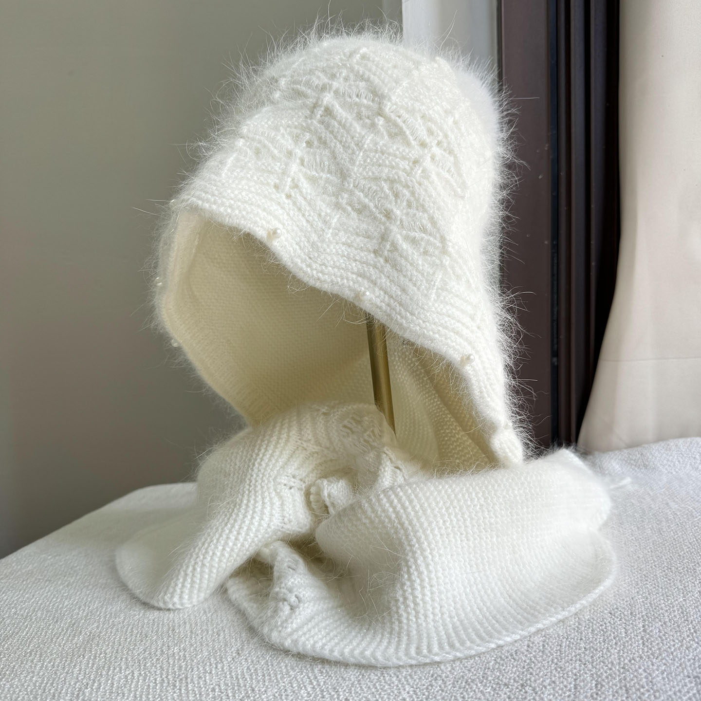 白色兔毛针织帽子女秋冬保暖双层加厚户外骑车滑雪帽围巾一体围脖