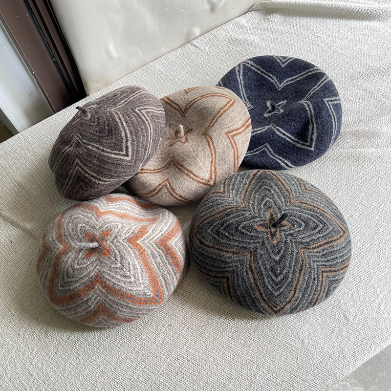 法式设计款四叶花纯羊毛贝雷帽子女秋冬复古时尚画家帽保暖蓓蕾帽