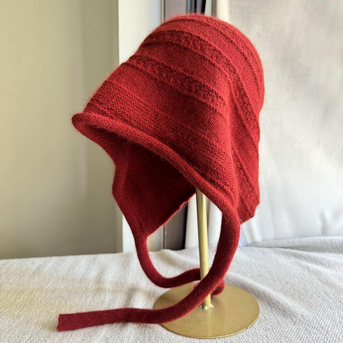 2025年红色咖色灰色羊毛混纺针织帽子女秋冬套头帽保暖复古萝莉帽