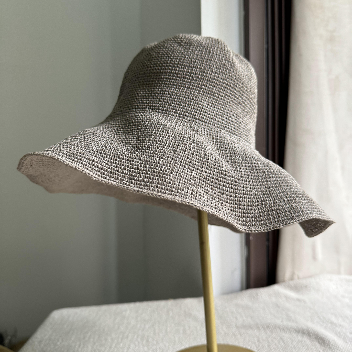 灰色纸草大沿渔夫帽子女春夏防紫外线百搭遮阳显脸小出游度假草帽