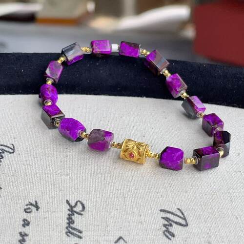 南非舒俱来火焰红丝绒四棱珠单圈手链/18K（宁晴）AZB12489