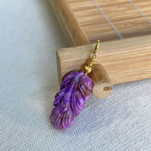 南非舒俱来桃红羽毛吊坠18K/(觉夏)AZB11643