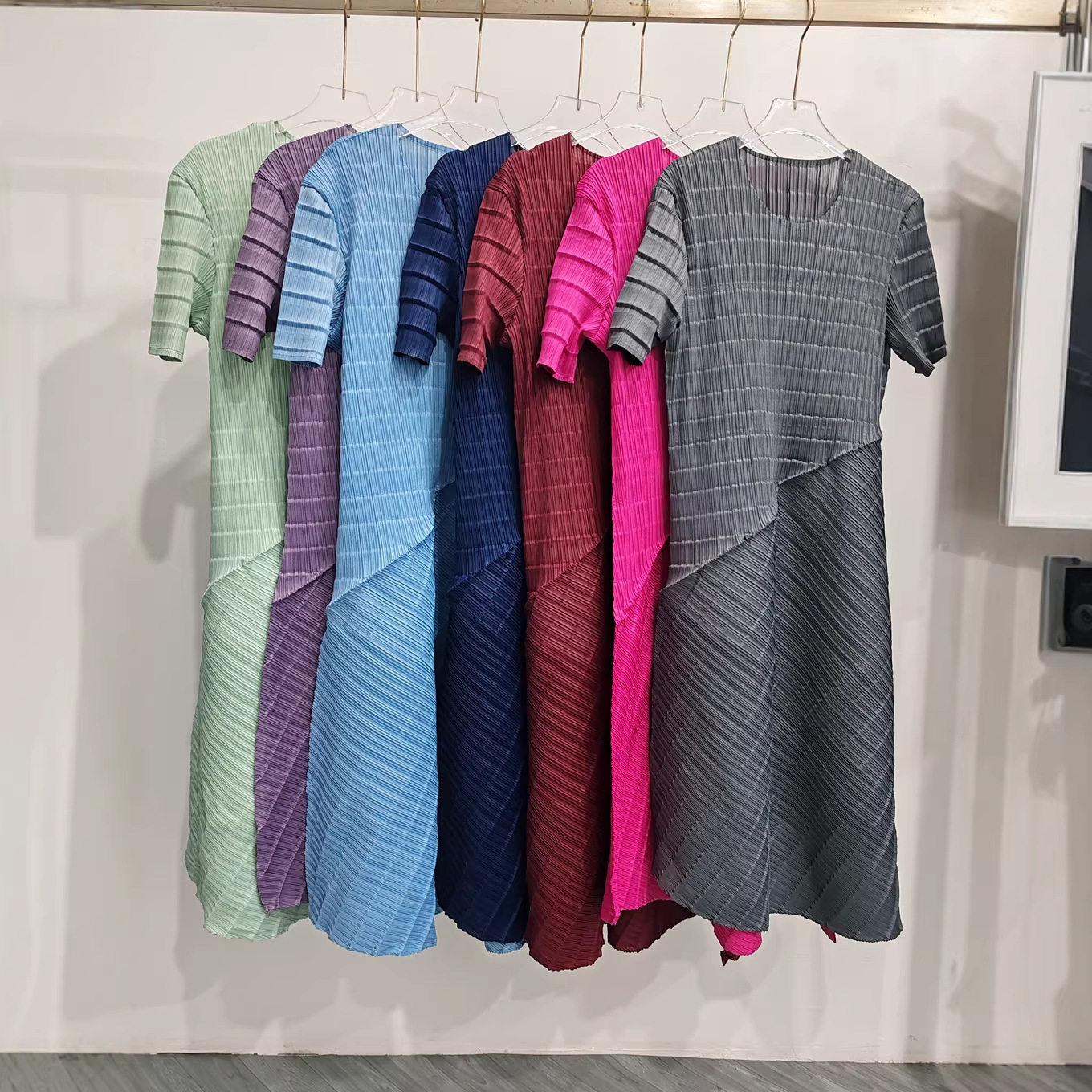 连衣裙女夏感设计感宽松圆领短袖不规则气质优雅中长裙子新潮优雅
