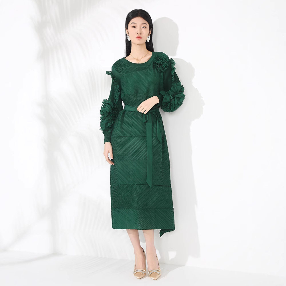 欧美时尚新款女装皱褶连衣裙时尚气质长袖盘花设计款百褶裙新潮