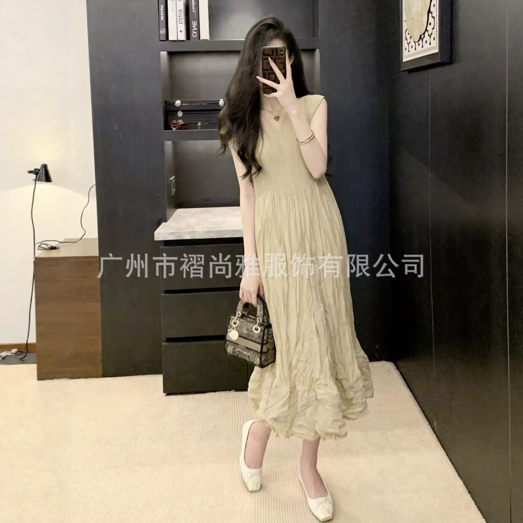 厂家直供夏季新款v领褶皱拼接泡泡裙边原宿风小众设计连衣裙新潮