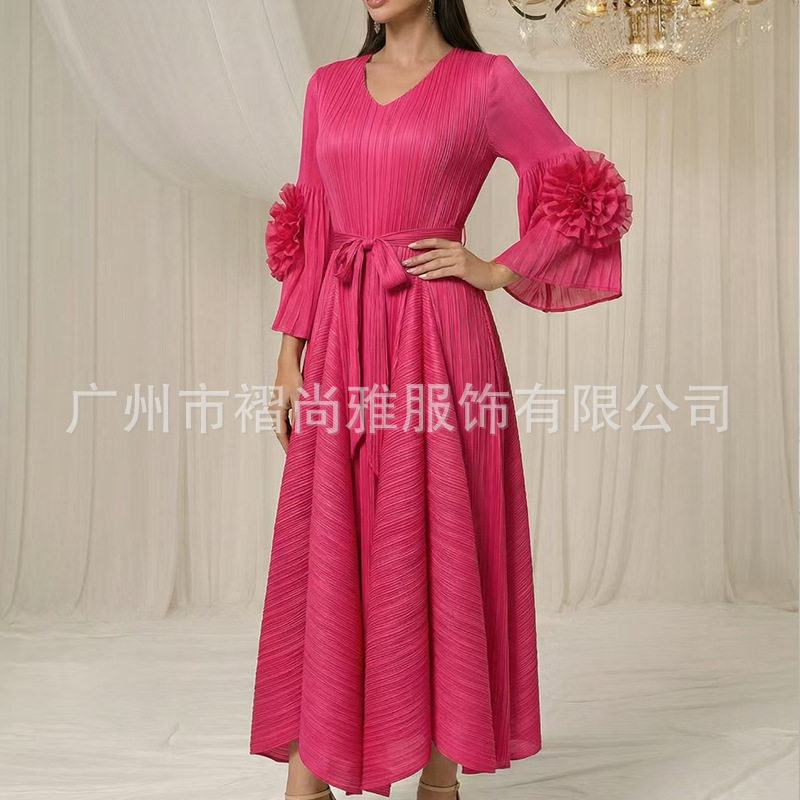 时尚纯色褶皱优雅减龄立体花朵喇叭袖连衣裙女秋冬收腰百褶礼服裙