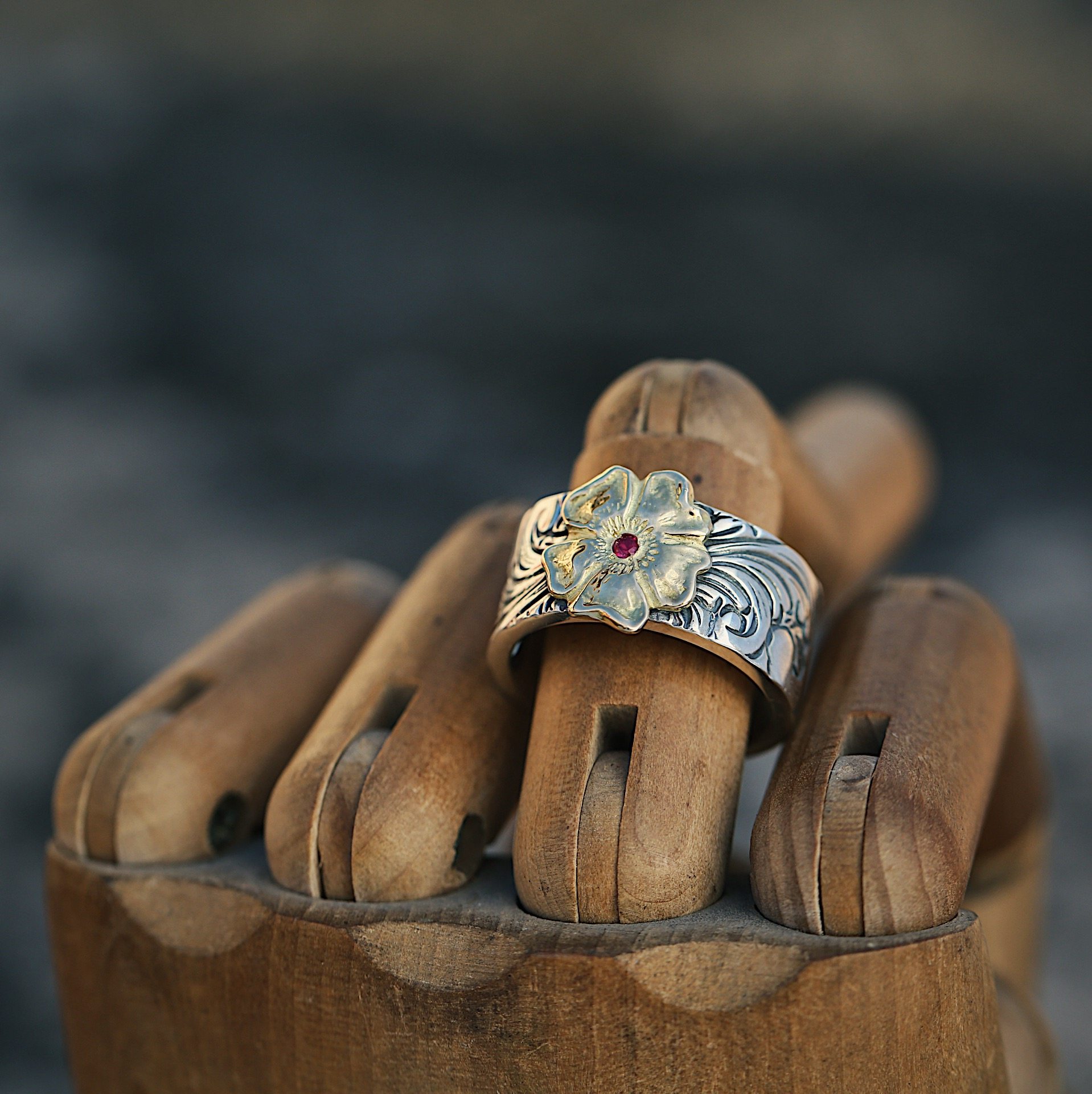 【溪迟】larry smith 18k金蔷薇花 镶嵌红宝石 925银唐草戒指