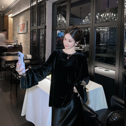 新中式国风丝绒衬衫上衣女2025春秋季新款刺绣钉珠打底长袖T恤衫