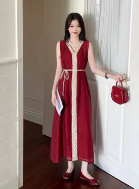 2025新款度假风白色V领背心连衣裙女夏季气质垂感显瘦腰带长裙
