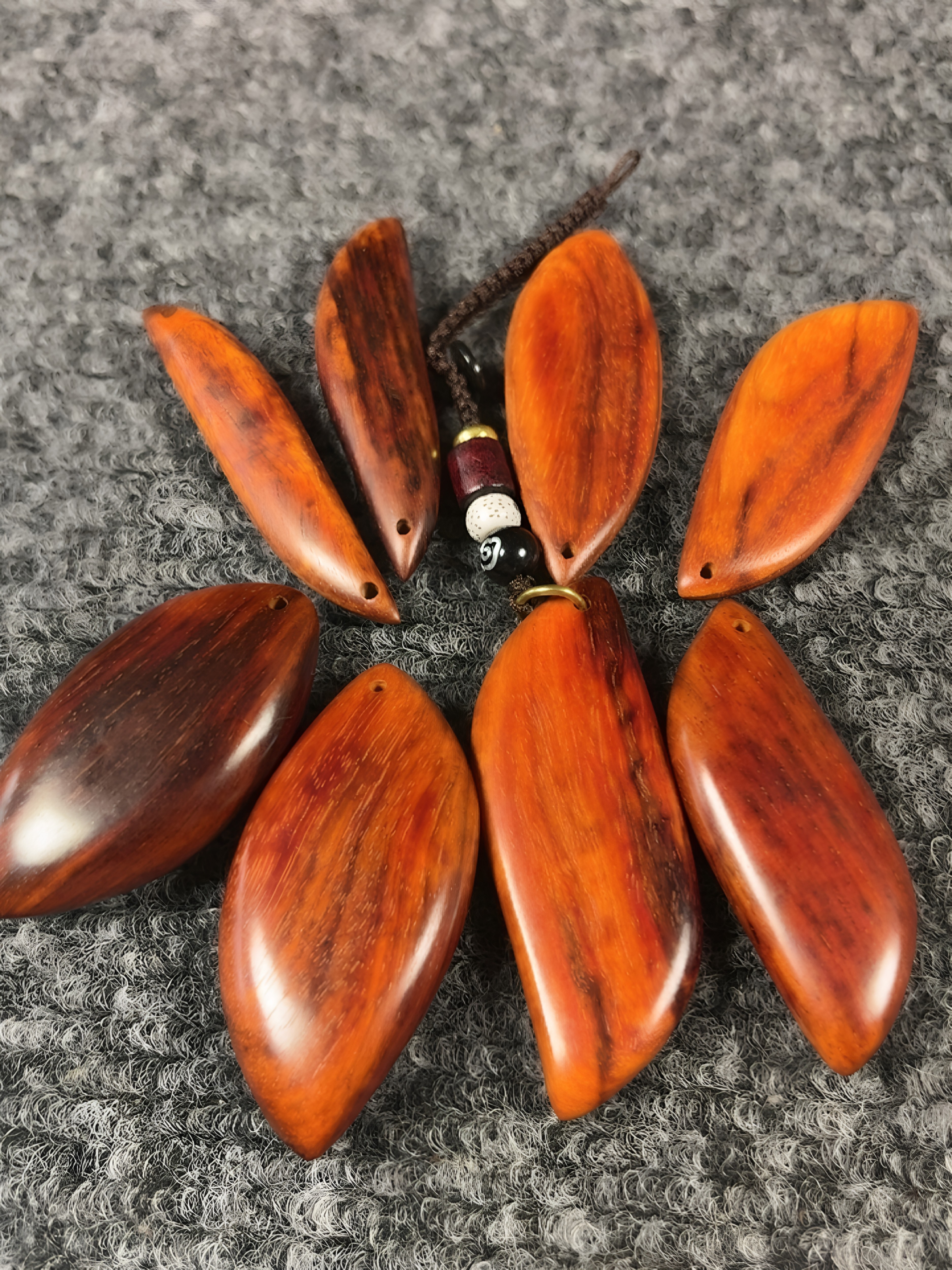 印度小叶紫檀(檀香紫檀)精品手机/钥匙挂件。手工制作