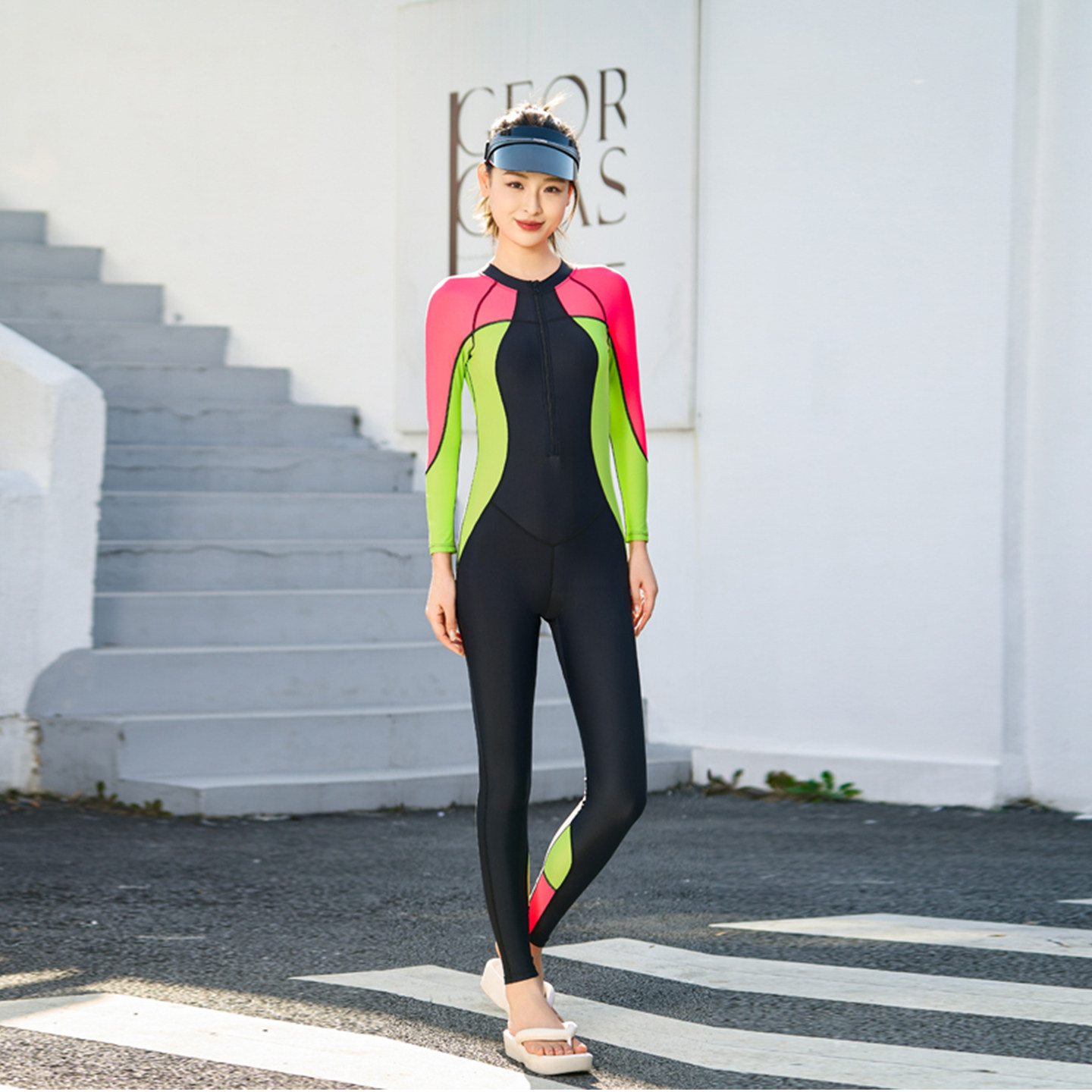 泳衣女高级感2025新款长袖长裤专业连体防晒保守显瘦潜水冲浪服女