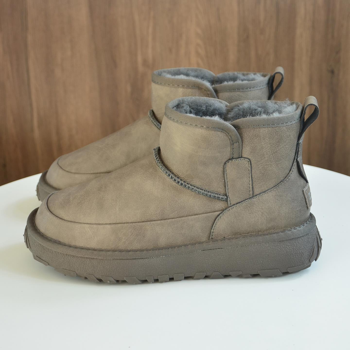 皮面全羊毛雪地靴男冬季防水皮毛一体纯羊毛保暖户外短靴防滑棉鞋