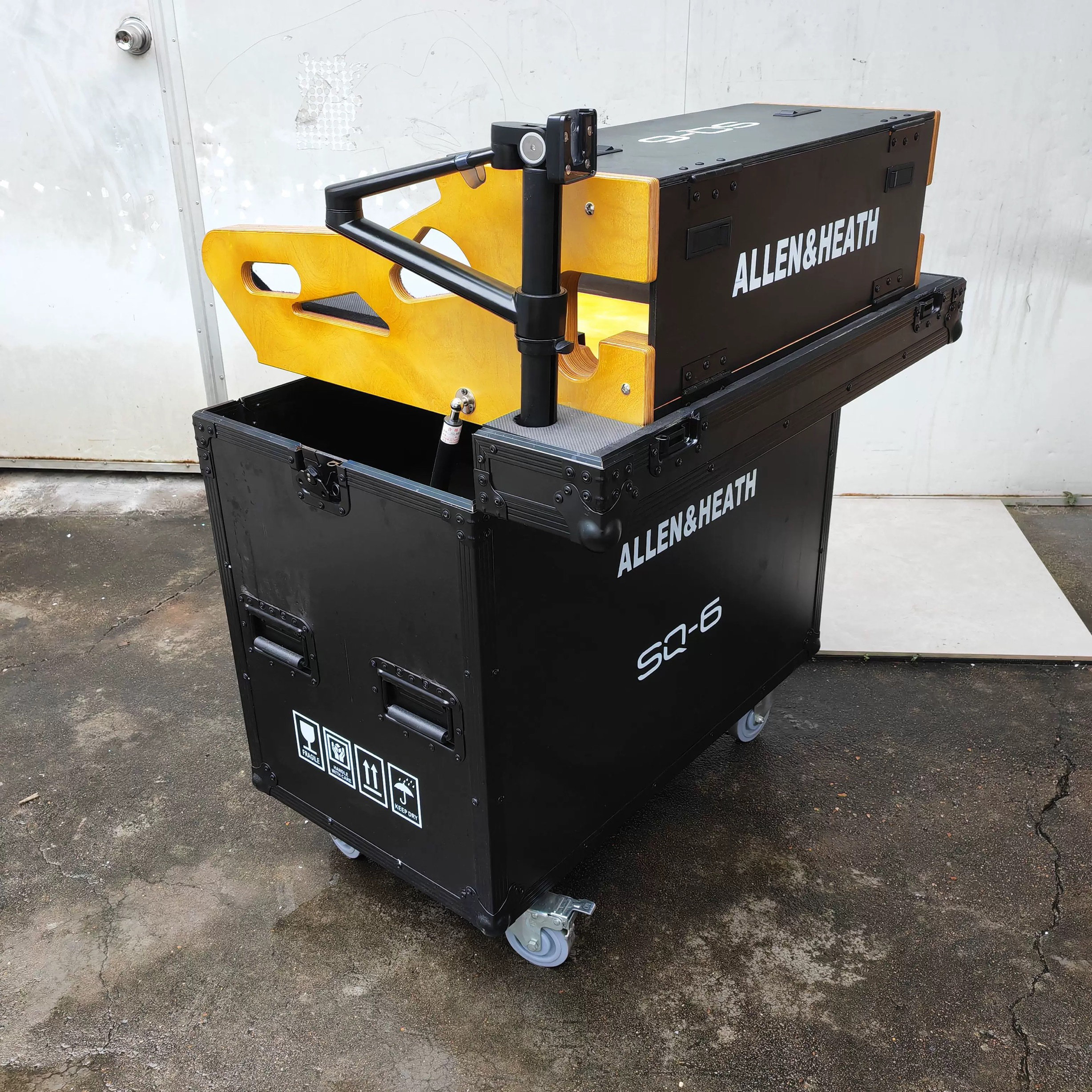 ALLEN&HEATH SQ6专用航空箱 液压升降 全黑机箱 电脑支架一体