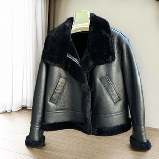 绵羊皮原生态皮毛一体翻领皮衣女短款 机车夹克黑色百搭高级感外套