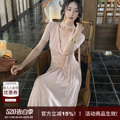 下摆不对称褶皱收腰套装连衣裙