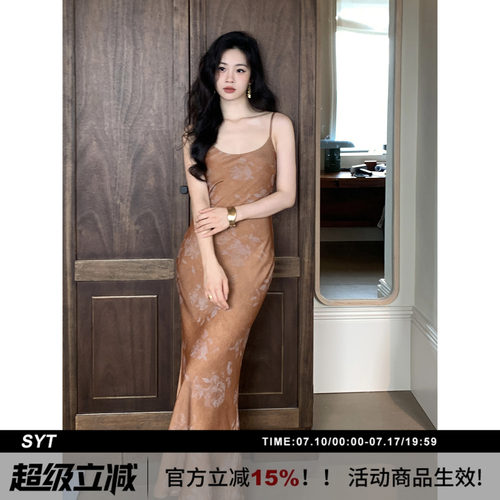 SYT自制法式缎面印花吊带连衣裙