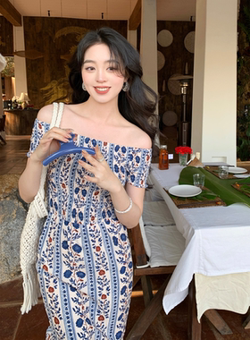 SYT自制 法式休闲度假风青花瓷修身显瘦不勒一字肩碎花连衣裙女
