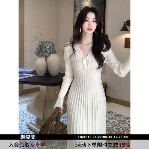 SYT自制温柔风V领花朵针织连衣裙