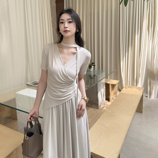 连衣裙女2025夏新款 套装 亲肤柔软两件套 通勤显瘦v领短袖 SYT自制