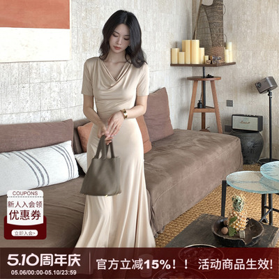 荡领极简修身显瘦连衣裙