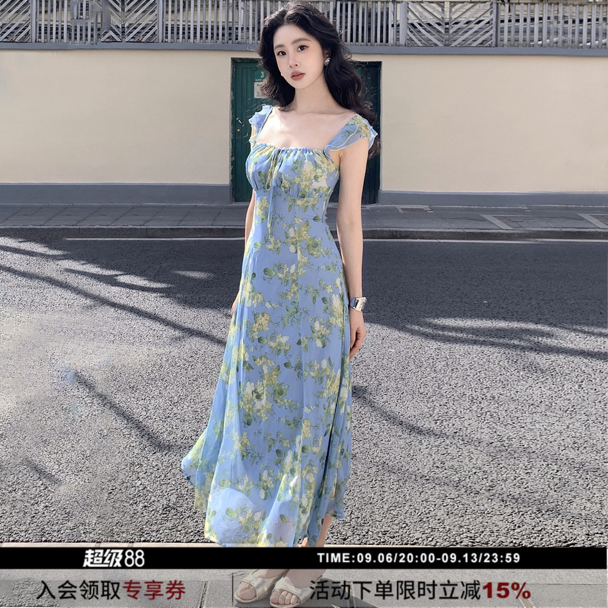 度假氛围感小飞袖收腰印花连衣裙图片