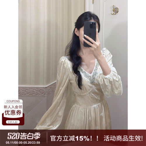 SYT自制丝绒刺绣V领水钻连衣裙