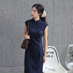 锁清秋新中式改良旗袍藏青无袖2025新款秋季修身民国风优雅女显白
