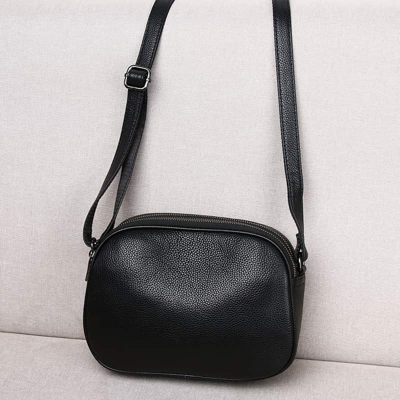 原创潮牌简约真皮休闲包2026多隔层中年气质斜挎妈妈包单肩小圆包