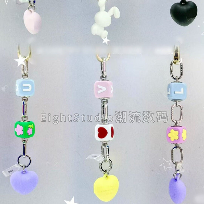 【新品-C原版字母串珠挂饰】硅胶爱心腕带短链手机壳链条挂绳防丢