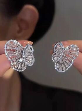 Aesthetic Butterfly Pierced Earrings Lady Shinning Zirconia
