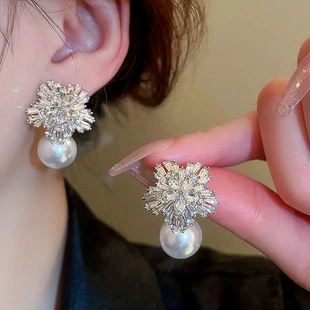 Flower Design Simulated Pearl Earrings for Women Gorgeous
