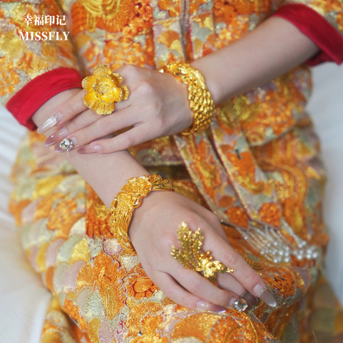 新娘新中式金色蝴蝶手镯