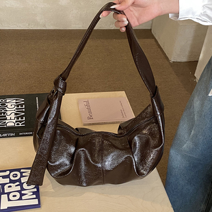 韩系ins大容量复古软皮褶皱饺子包慵懒风休闲百搭牛角单肩斜挎包