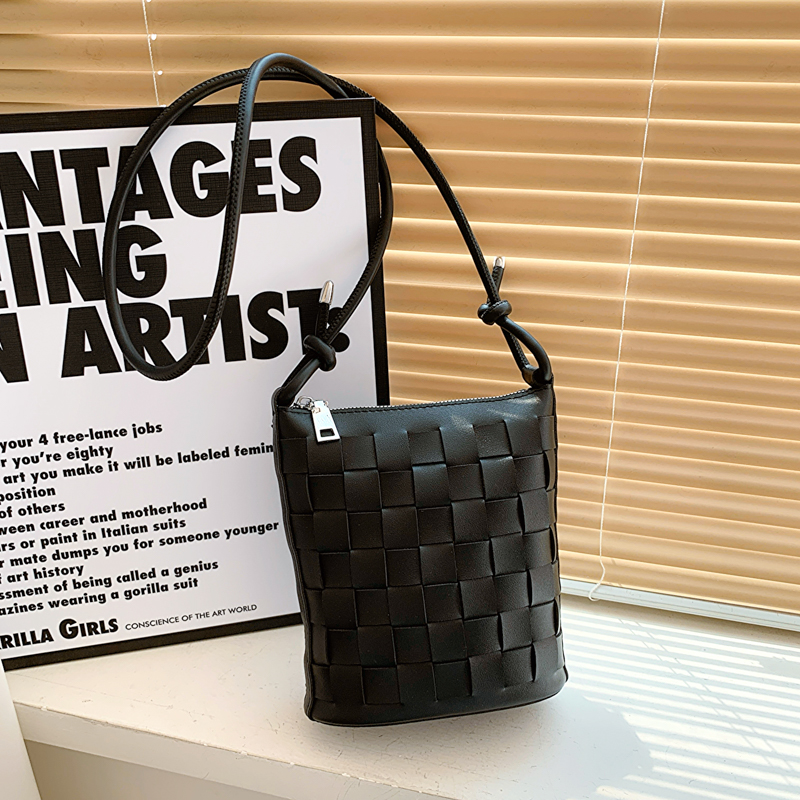 水桶包单肩斜跨质感小容量手提