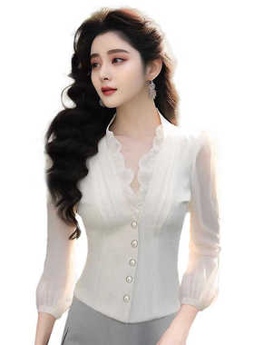 小魅娘女装2024秋季新款法式高级感别致白色百搭V领木耳边雪纺衫