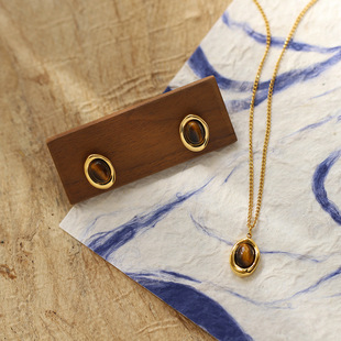 复古风天然琥珀猫眼石高级轻奢咖啡豆色系锁骨链项链耳钉钛钢套组