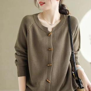 秋季新款纯色文艺圆领羊角扣棉线针织开衫女纯色休闲宽松上衣外套