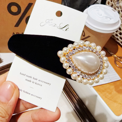 张元英家黑色丝绒大珍珠刘海夹