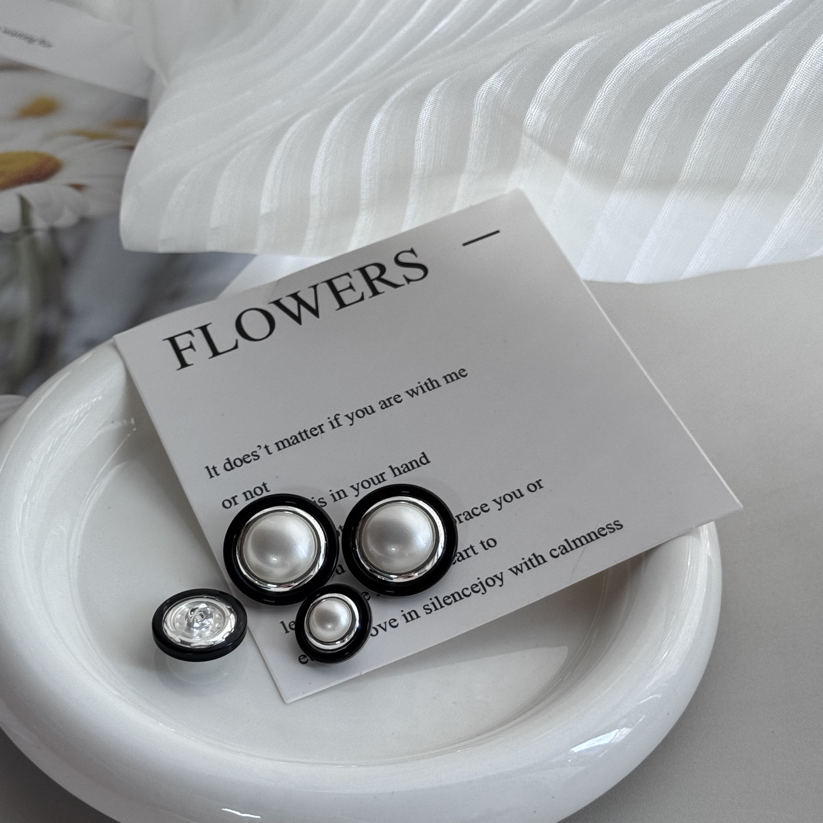 时尚金属圆形圆环银边纽扣
