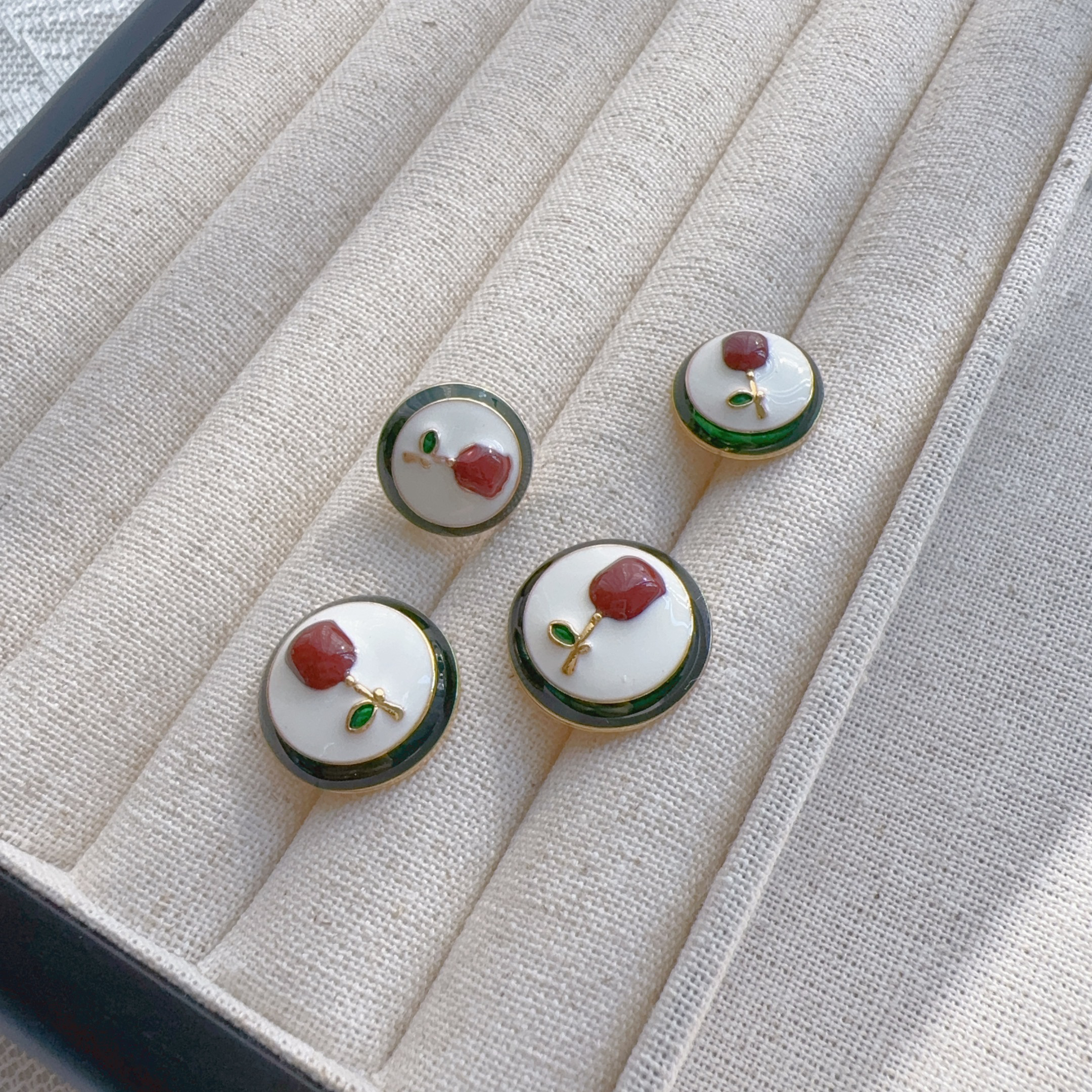 复古法式红色玫瑰花墨绿点油纽扣